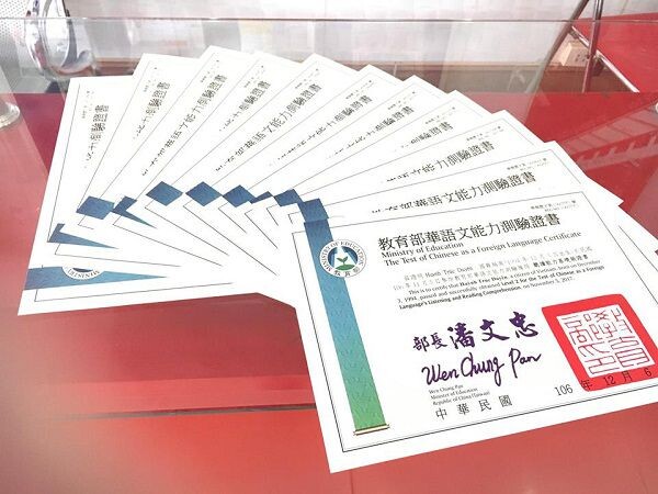 Hoc Tieng Trung Tu Con So 0 1